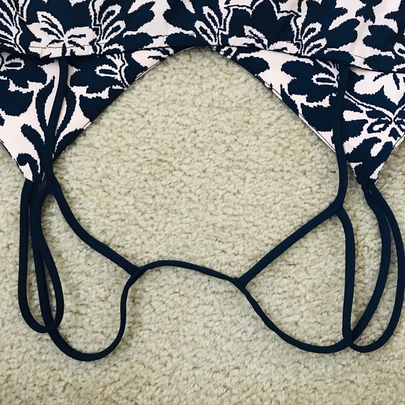 Spaghetti string top - Picture 3 of 8